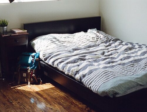 Soveværelsesinspiration: Unikke sengebord, der tilføjer karakter til dit rum