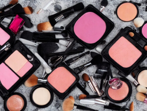 Makeupkuffert til rejse: Essentials og tips til at pakke smart